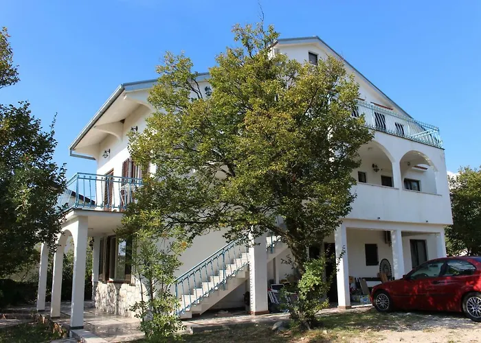 Aura Apartment *