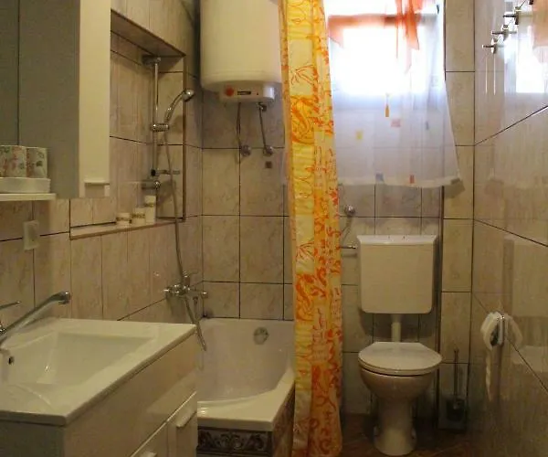 Aura Apartment *